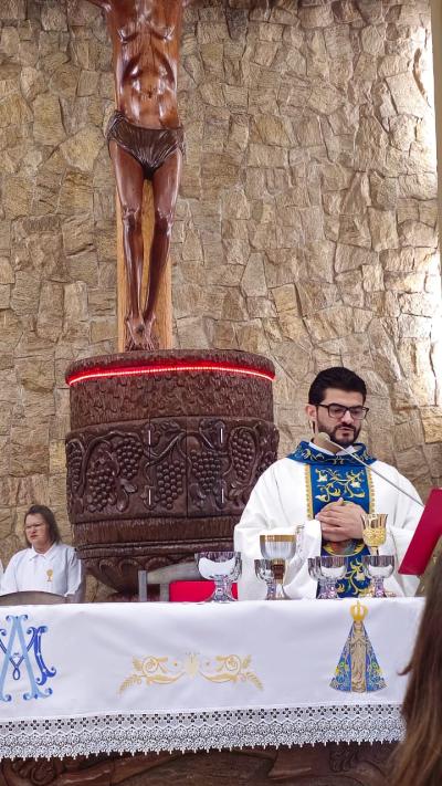 A Casa da Mãe Aparecida ficou pequena na segunda celebração da manhã em Laranjeiras do Sul